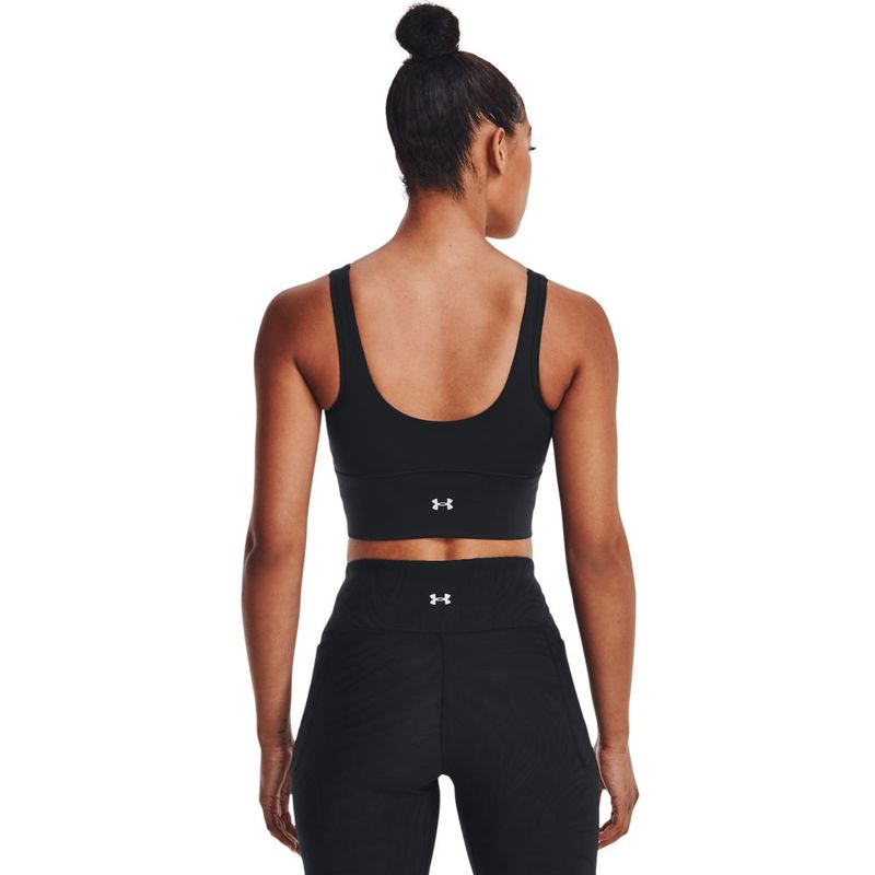 Camiseta-Manga-Sisa-under-armour-para-mujer-Meridian-Fitted-Crop-Tank-para-entrenamiento-color-negro.-Reverso-Sobre-Modelo