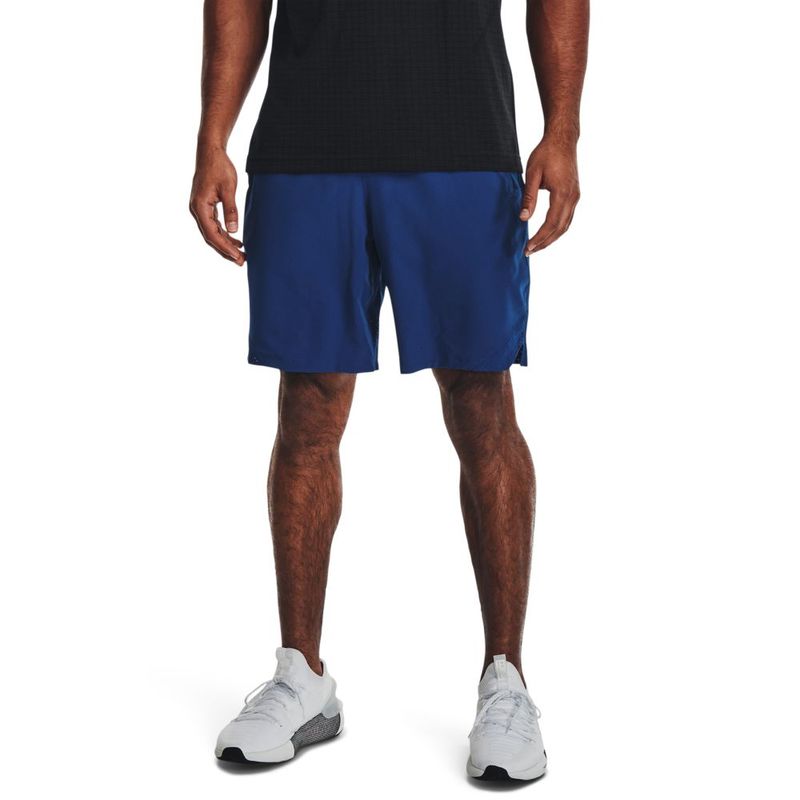 Pantaloneta-under-armour-para-hombre-Ua-Vanish-Woven-8In-Shorts-para-entrenamiento-color-azul.-Frente-Sobre-Modelo