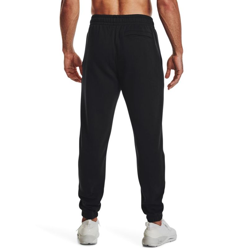 UA Essential Fleece Jogger Pantalón negro de hombre lifestyle Referencia:  1373882-001 - prochampions