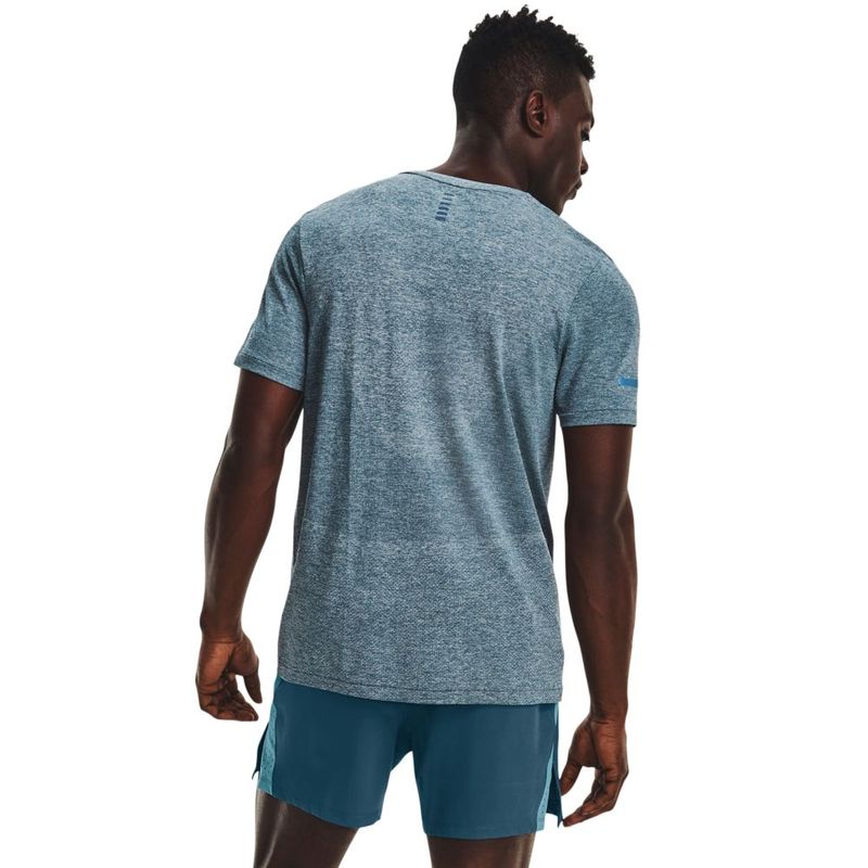 Camiseta-Manga-Corta-under-armour-para-hombre-Ua-Seamless-Stride-Ss-para-correr-color-azul.-Reverso-Sobre-Modelo
