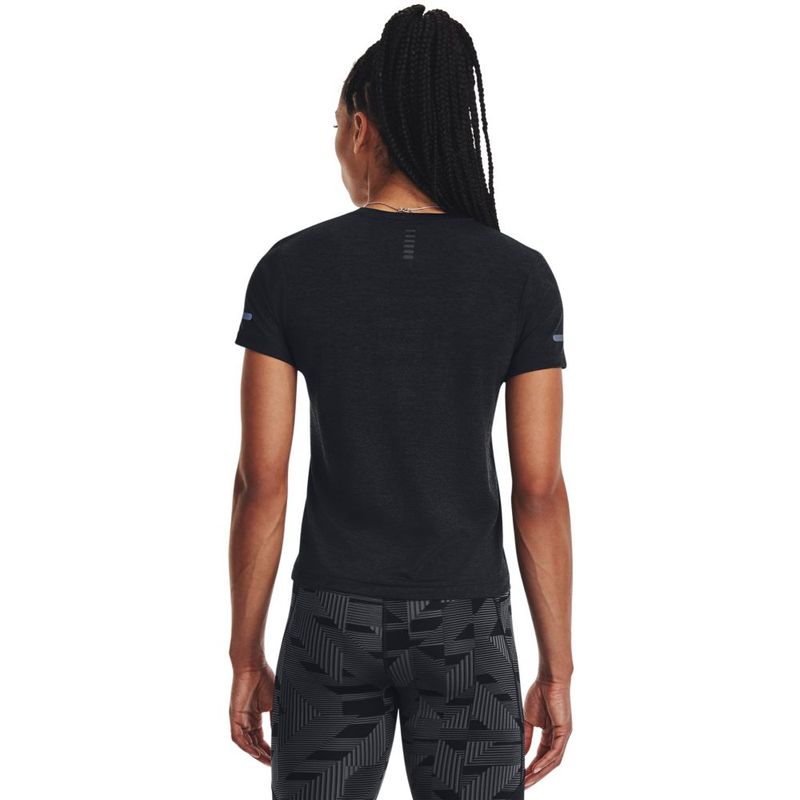 Camiseta-Manga-Corta-under-armour-para-mujer-Ua-Seamless-Stride-Ss-para-correr-color-negro.-Reverso-Sobre-Modelo