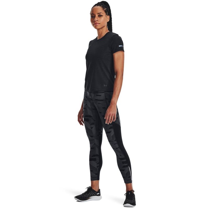 Camiseta-Manga-Corta-under-armour-para-mujer-Ua-Seamless-Stride-Ss-para-correr-color-negro.-Outfit-Completo