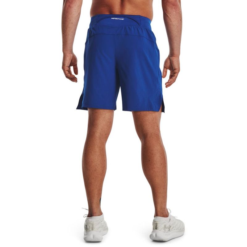 Pantaloneta-under-armour-para-hombre-Launch-Elite-7-Short-para-correr-color-azul.-Reverso-Sobre-Modelo