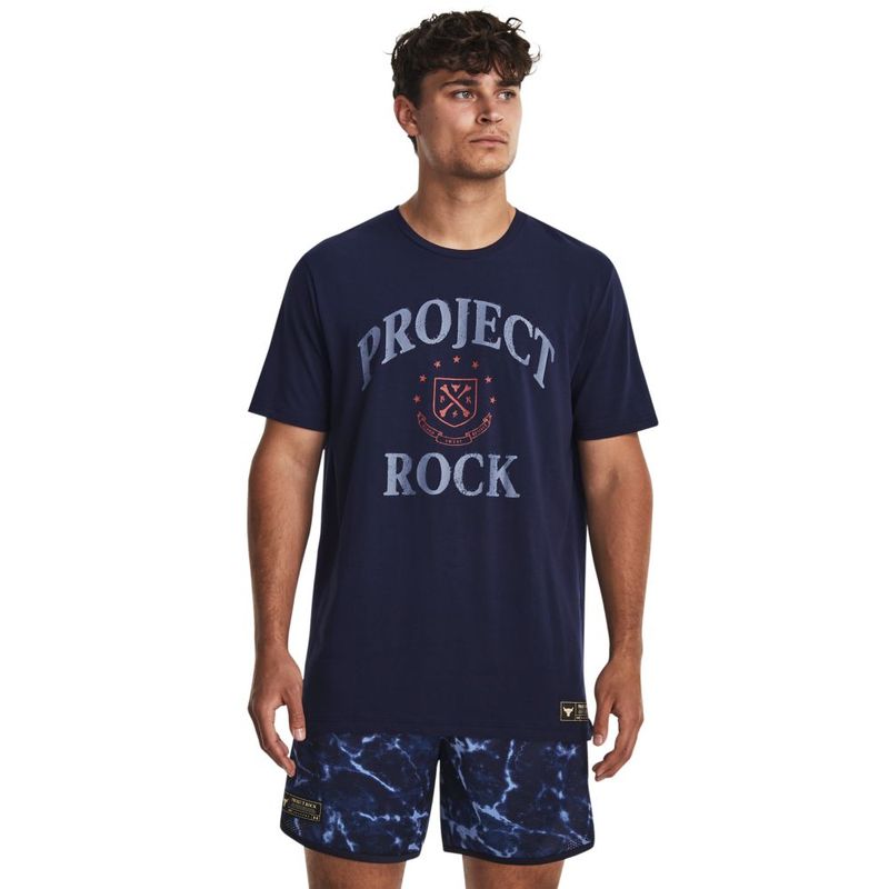 Camiseta-Manga-Corta-under-armour-para-hombre-Ua-Pjt-Rock-St-Ss-para-entrenamiento-color-azul.-Frente-Sobre-Modelo