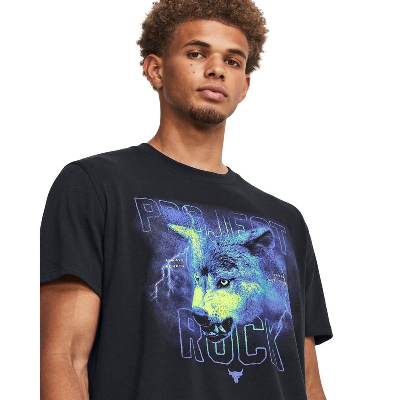 Camiseta-Manga-Corta-under-armour-para-hombre-Ua-Pjt-Rock-Wolf-Hw-Ss-para-entrenamiento-color-negro.-Cuello