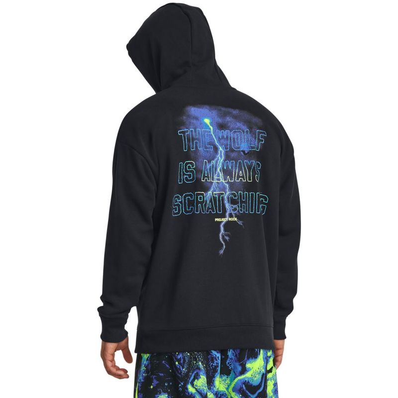 Hoodie-under-armour-para-hombre-Pjt-Rock-Hwt-Terry-Hd-para-entrenamiento-color-negro.-Reverso-Sobre-Modelo