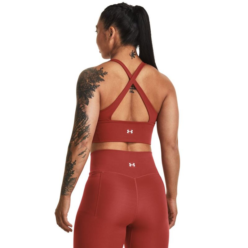 Top-under-armour-para-mujer-Pjt-Rck-Letsgo-Crssover-Top-para-entrenamiento-color-naranja.-Reverso-Sobre-Modelo