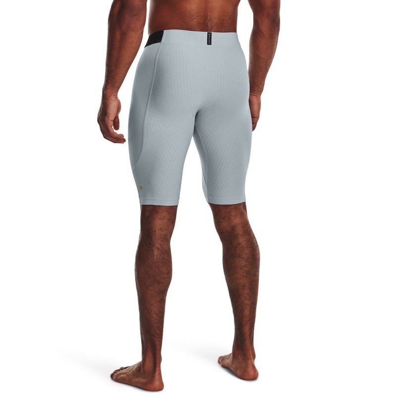 Pantaloneta-under-armour-para-hombre-Ua-Smartform-Rush-Lng-Shorts-para-entrenamiento-color-azul.-Reverso-Sobre-Modelo