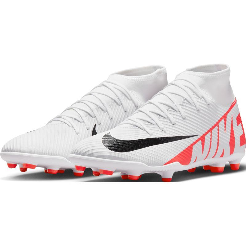 Guayos-nike-para-hombre-Superfly-9-Club-Fg-Mg-para-futbol-color-blanco.-Par-Alineados