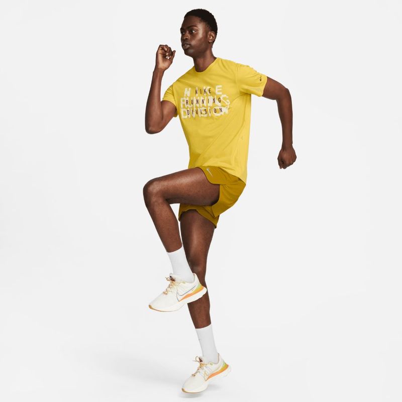 Camiseta-Manga-Corta-nike-para-hombre-M-Nk-Df-Tee-Run-Division-para-correr-color-amarillo.-Outfit-Completo