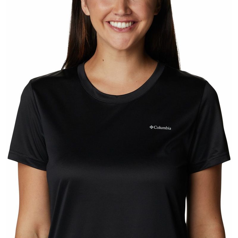 Camiseta-Manga-Corta-columbia-para-mujer-Columbia-Hike-Ss-para-entrenamiento-color-negro.-Zoom-Frontal-Sobre-Modelo