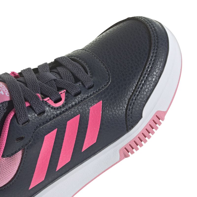 Tenis-adidas-para-niño-Tensaur-Sport-2.0-K-para-moda-color-negro.-Detalle-1