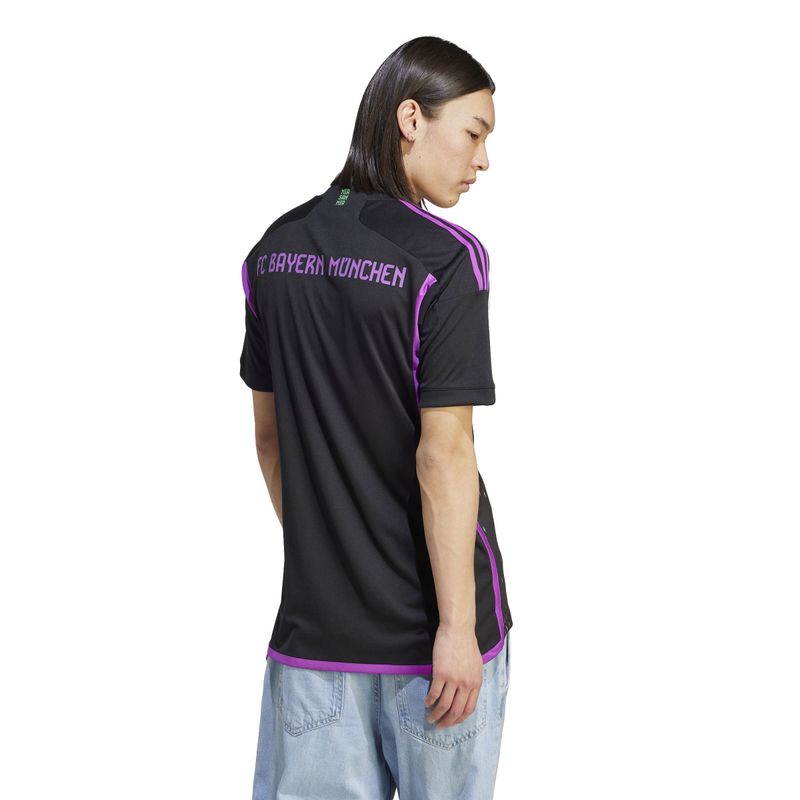 Camiseta-Manga-Corta-adidas-para-hombre-Fcb-A-Jsy-para-futbol-color-negro.-Reverso-Sobre-Modelo