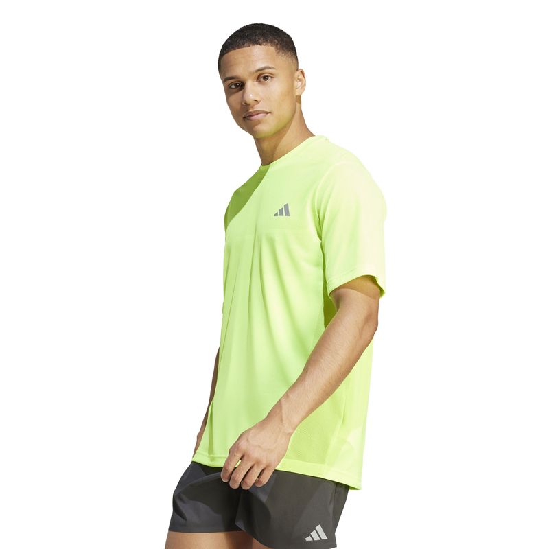 Camiseta-Manga-Corta-adidas-para-hombre-Ulti-Tee-Knit-M-para-correr-color-verde.-Frente-Sobre-Modelo