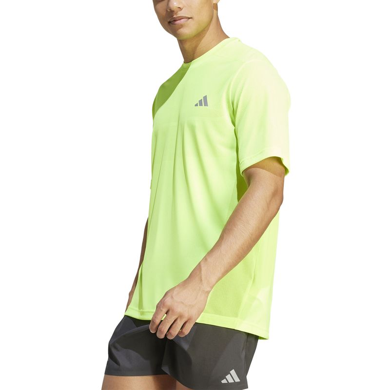 Camiseta-Manga-Corta-adidas-para-hombre-Ulti-Tee-Knit-M-para-correr-color-verde.-Zoom-Frontal-Sobre-Modelo