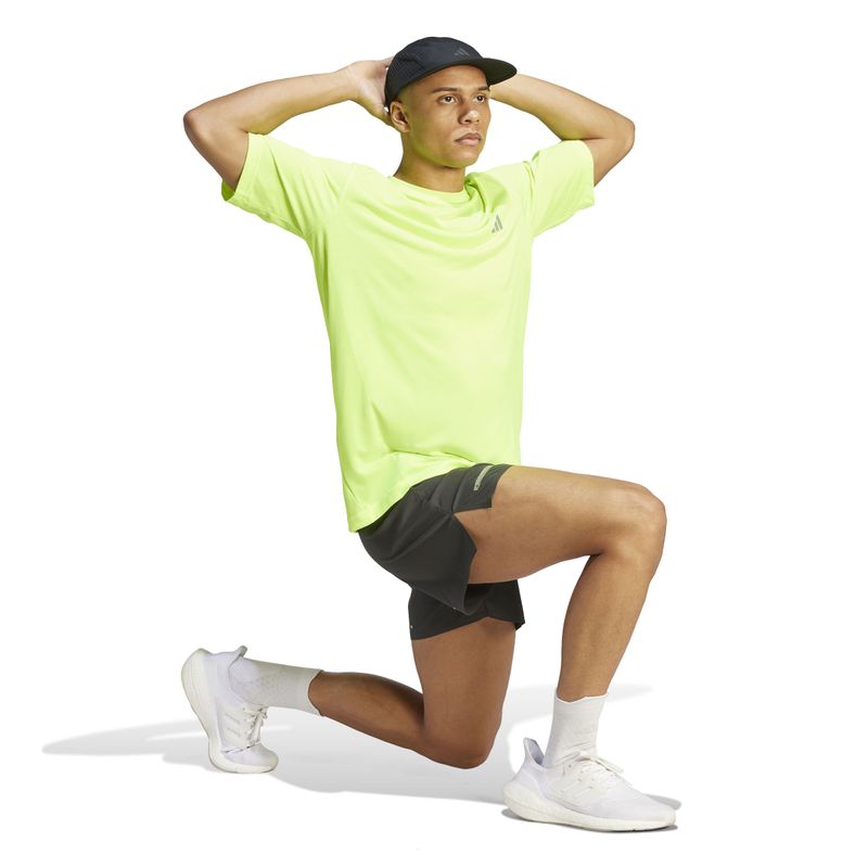 Camiseta-Manga-Corta-adidas-para-hombre-Ulti-Tee-Knit-M-para-correr-color-verde.-Modelo-En-Movimiento