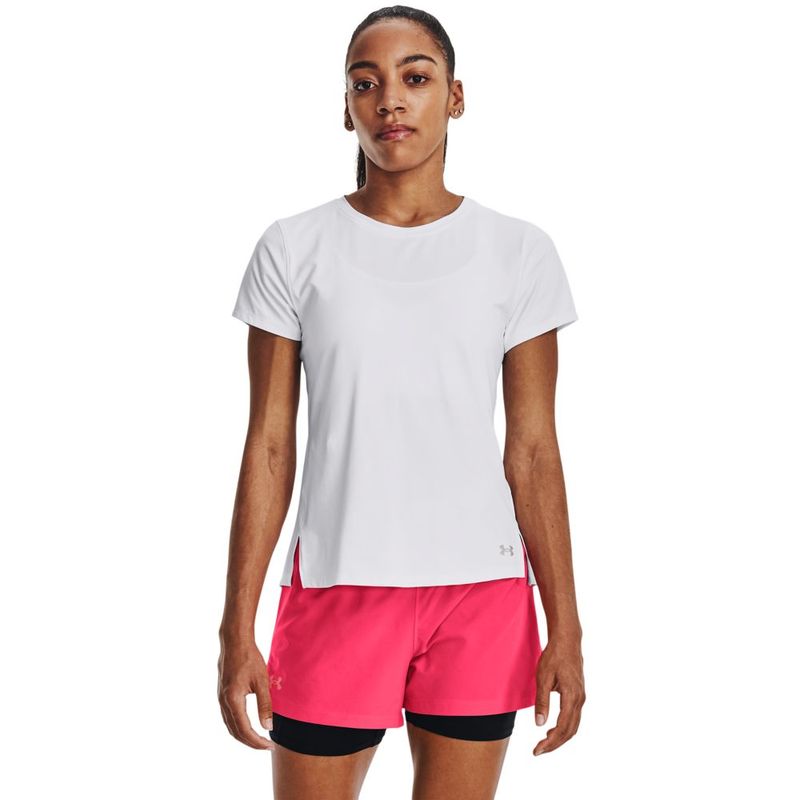 Camiseta-Manga-Corta-under-armour-para-mujer-Ua-Iso-para-correr-color-blanco.-Frente-Sobre-Modelo