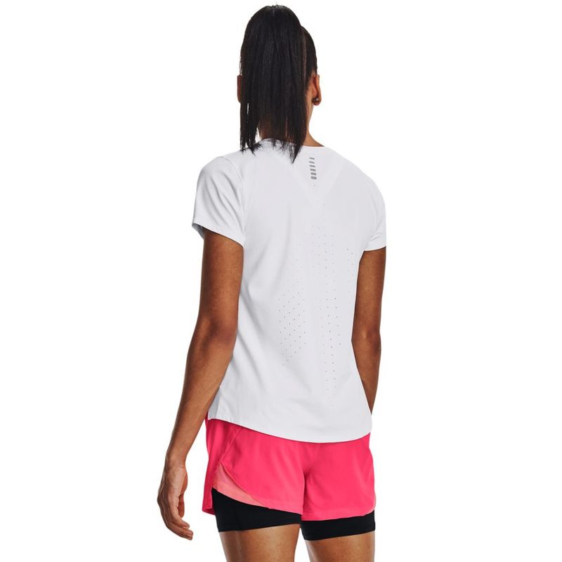 Camiseta-Manga-Corta-under-armour-para-mujer-Ua-Iso-para-correr-color-blanco.-Reverso-Sobre-Modelo