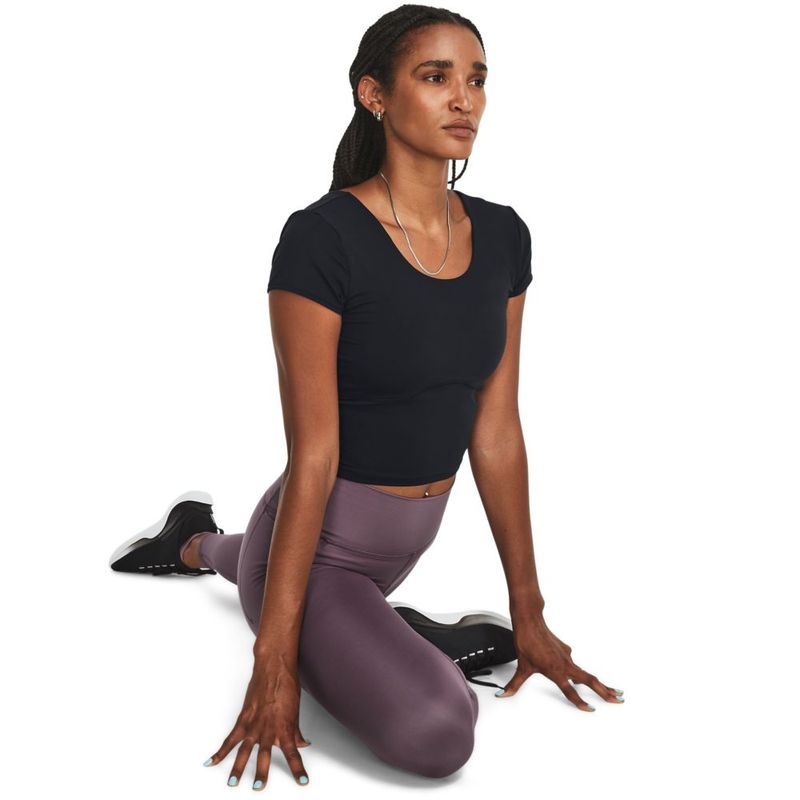 Camiseta-Manga-Corta-under-armour-para-mujer-Ua-Meridian-Ss-Fitted-para-entrenamiento-color-negro.-Outfit-Completo