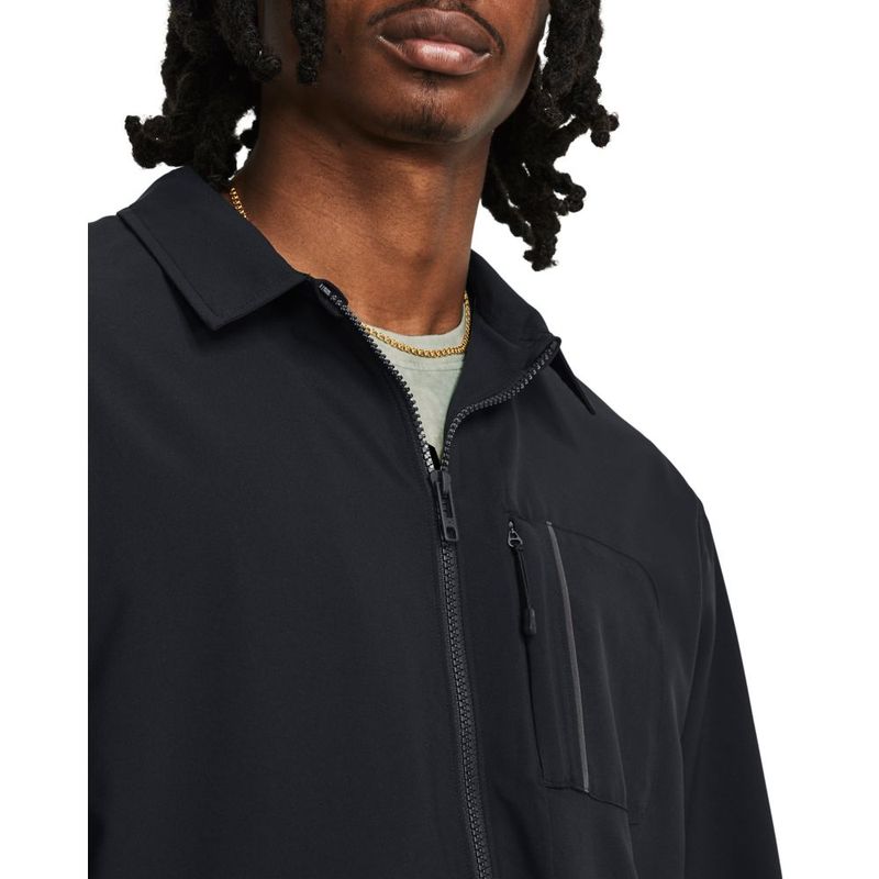 Buzo-under-armour-para-hombre-Ua-Run-Everywhere-Jacket-para-correr-color-negro.-Cuello