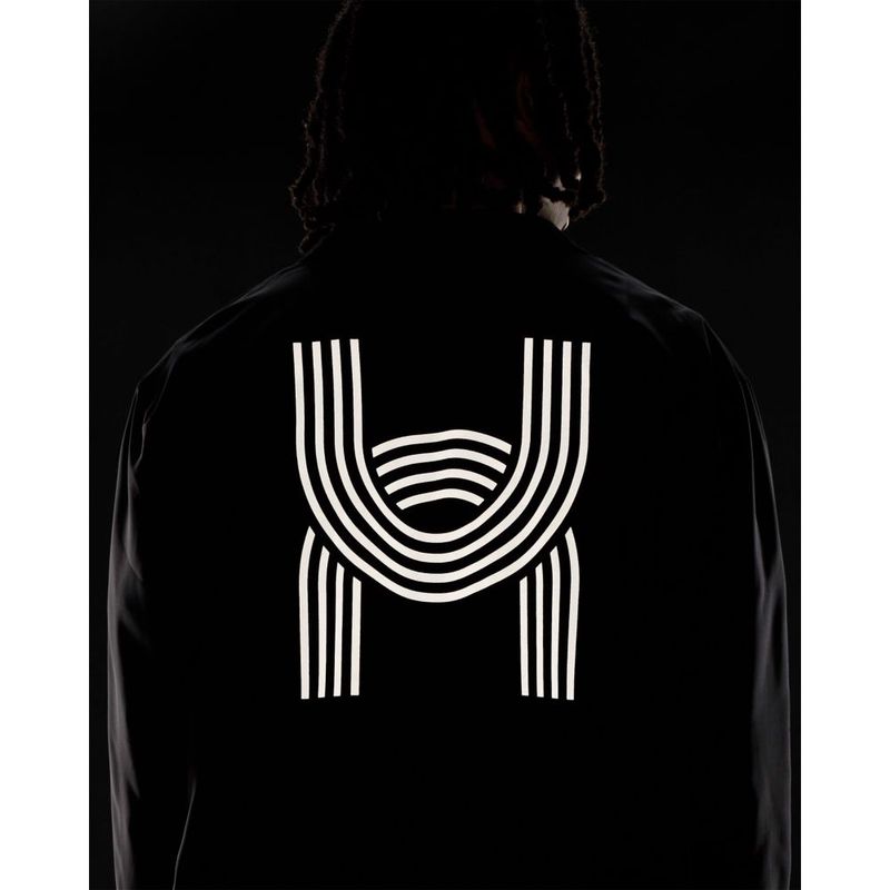 Buzo-under-armour-para-hombre-Ua-Run-Everywhere-Jacket-para-correr-color-negro.-Reflectores