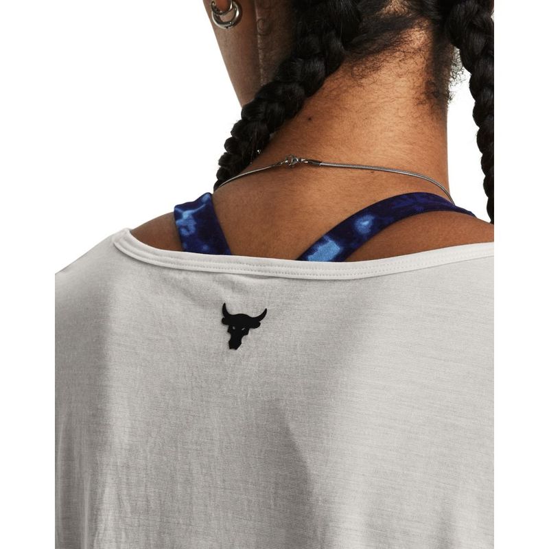 Camiseta-Manga-Corta-under-armour-para-mujer-Pjt-Rck-Completer-Deep-V-T-para-entrenamiento-color-beige.-Detalle-2