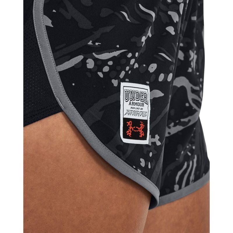 Pantaloneta-under-armour-para-mujer-Ua-Run-Like-A-Short-para-correr-color-negro.-Bolsillo