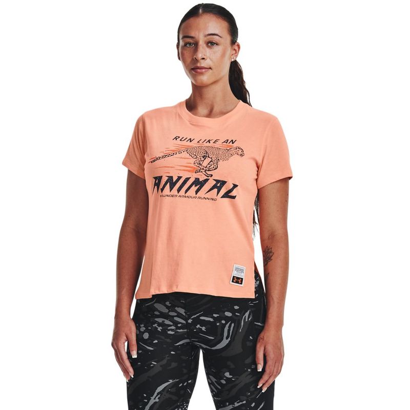Camiseta-Manga-Corta-under-armour-para-mujer-Ua-Run-Like-A-Tee-para-correr-color-naranja.-Frente-Sobre-Modelo