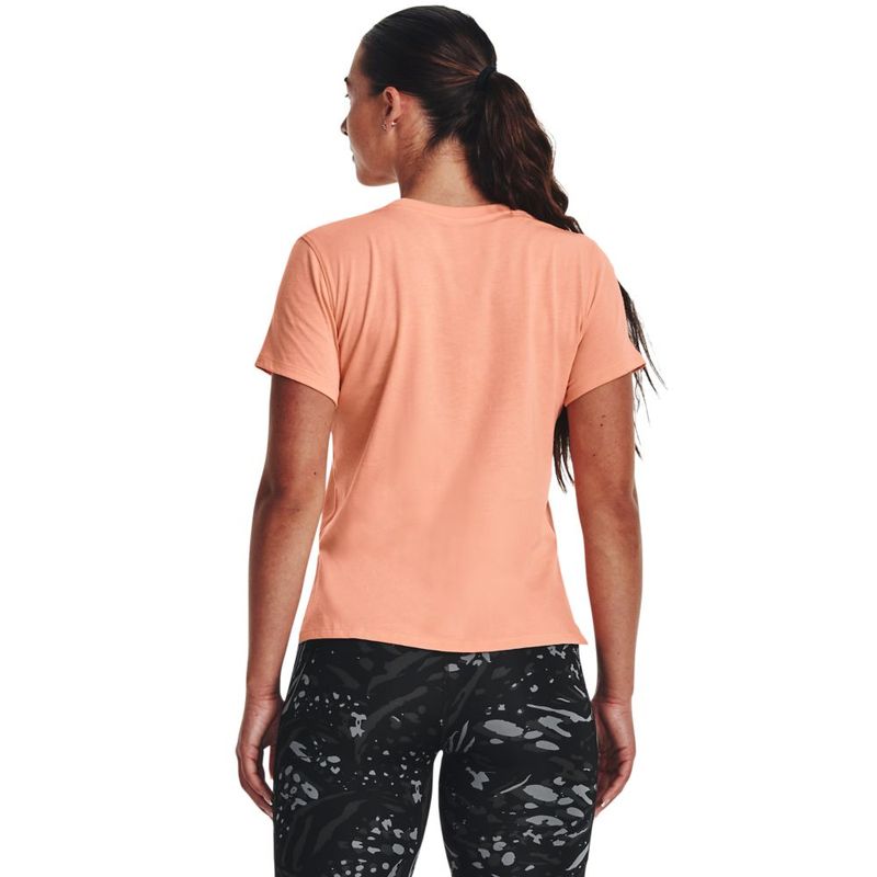 Camiseta-Manga-Corta-under-armour-para-mujer-Ua-Run-Like-A-Tee-para-correr-color-naranja.-Reverso-Sobre-Modelo