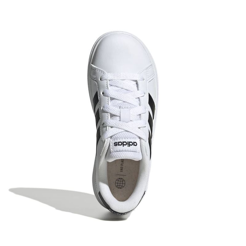 Tenis-adidas-para-niño-Grand-Court-2.0-K-para-moda-color-blanco.-Capellada