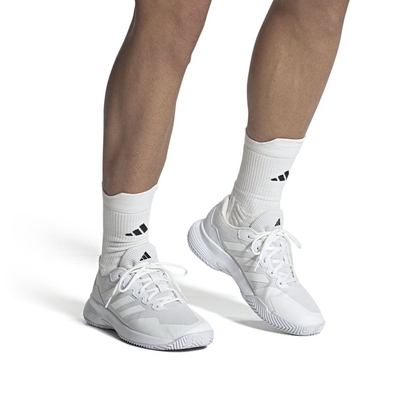 Tenis-adidas-para-hombre-Gamecourt-2-M-para-tenis-color-blanco.-En-Modelo