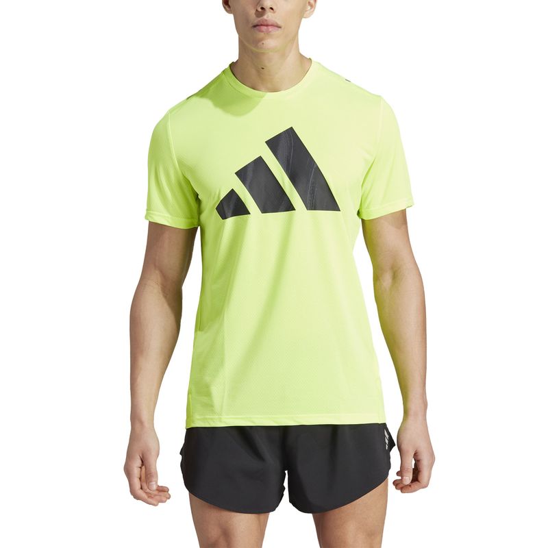 Camiseta-Manga-Corta-adidas-para-hombre-Run-It-Bos-Tee-para-correr-color-verde.-Zoom-Frontal-Sobre-Modelo