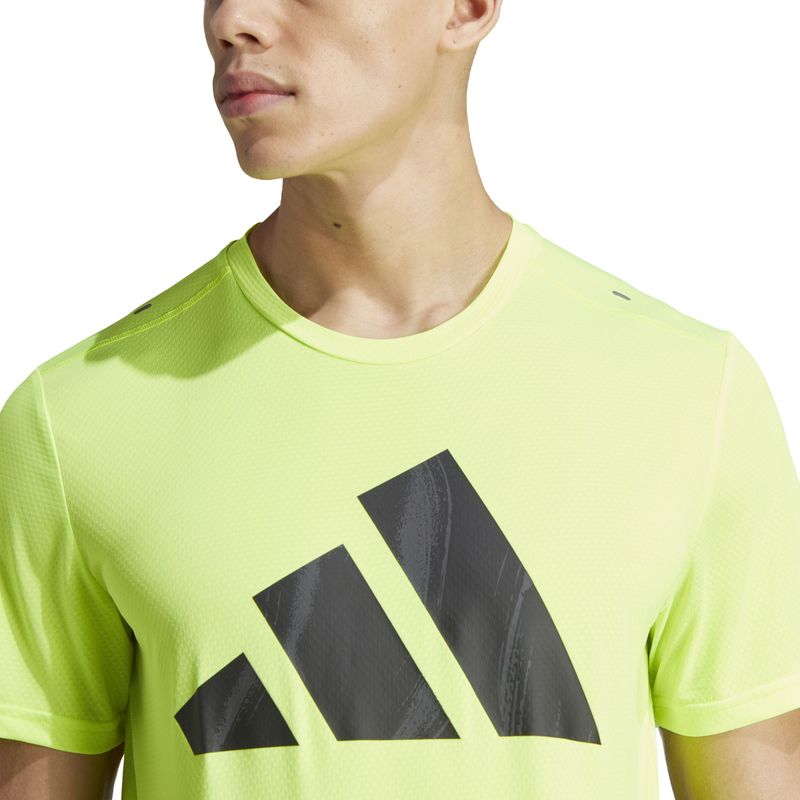 Camiseta-Manga-Corta-adidas-para-hombre-Run-It-Bos-Tee-para-correr-color-verde.-Detalle-3