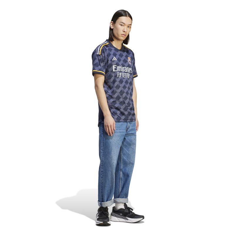 Camiseta-Manga-Corta-adidas-para-hombre-Real-A-Jsy-para-futbol-color-azul.-Modelo-En-Movimiento