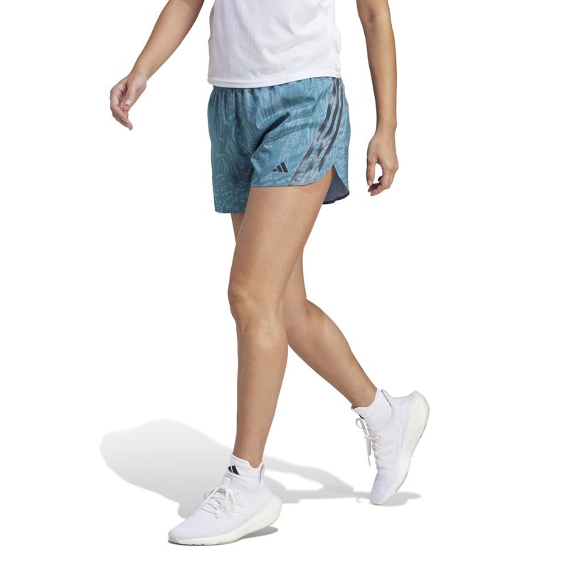 Pantaloneta-adidas-para-mujer-Ri-3S-Aop-Short-para-correr-color-azul.-Frente-Sobre-Modelo
