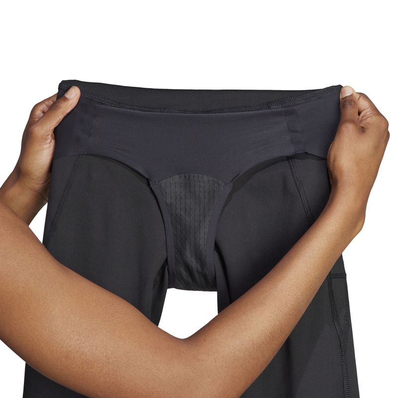 Capri-adidas-para-mujer-Run-Ess-7-8-Pp-para-correr-color-negro.-Detalle-2