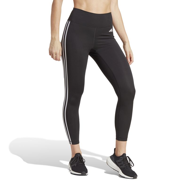 Capri-adidas-para-mujer-Te-3S-78-Tig-para-entrenamiento-color-negro.-Frente-Sobre-Modelo