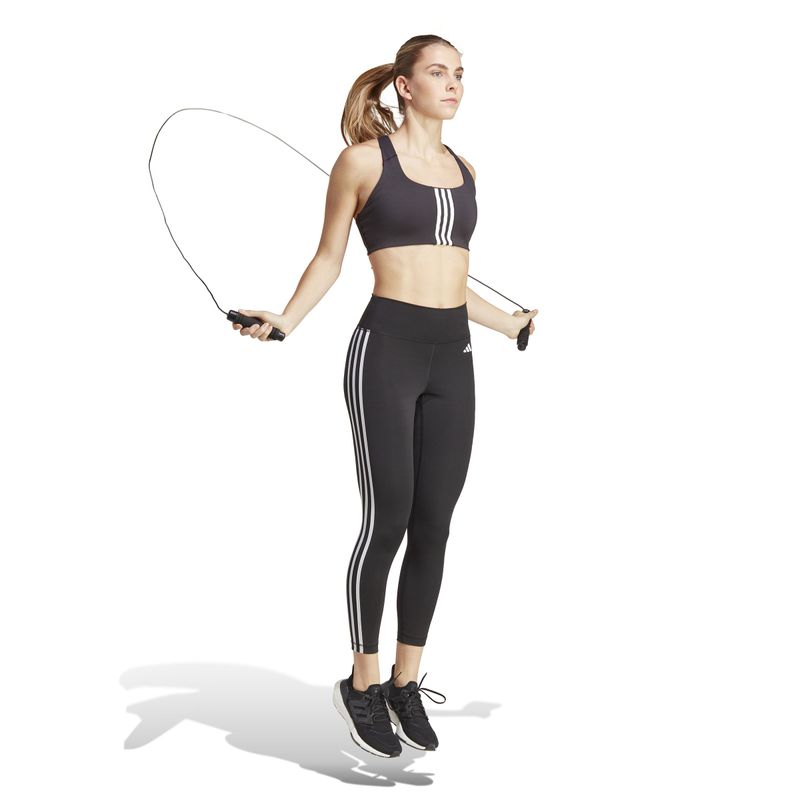 Capri-adidas-para-mujer-Te-3S-78-Tig-para-entrenamiento-color-negro.-Modelo-En-Movimiento