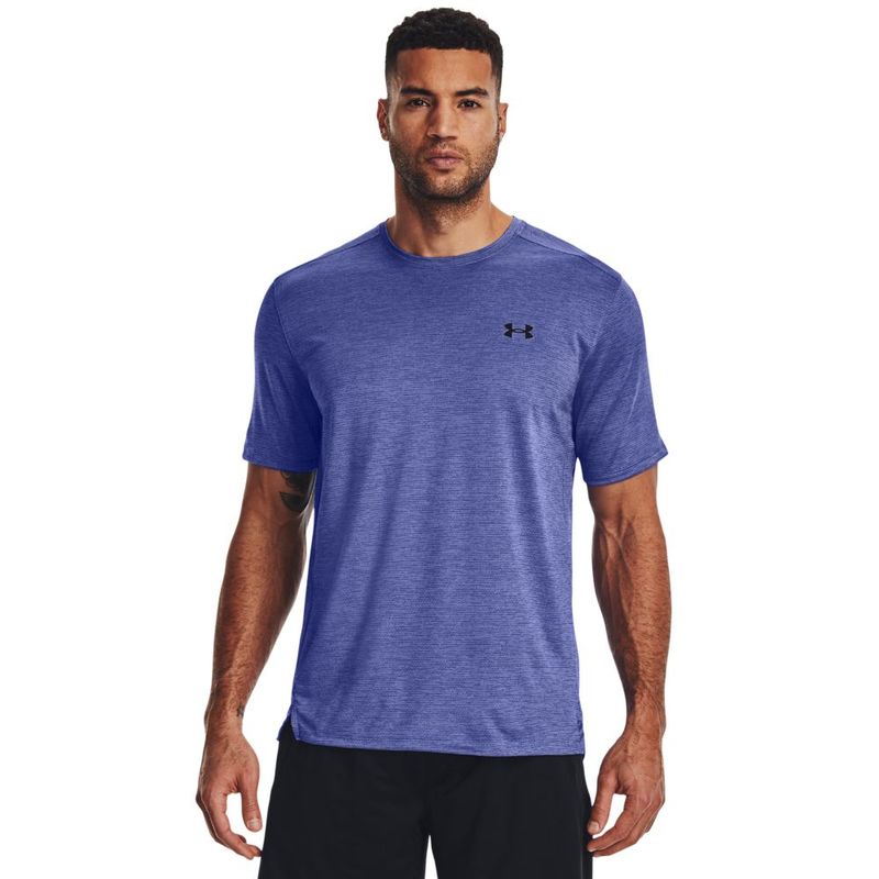 Camiseta-Manga-Corta-under-armour-para-hombre-Ua-Tech-Vent-Ss-para-entrenamiento-color-azul.-Frente-Sobre-Modelo