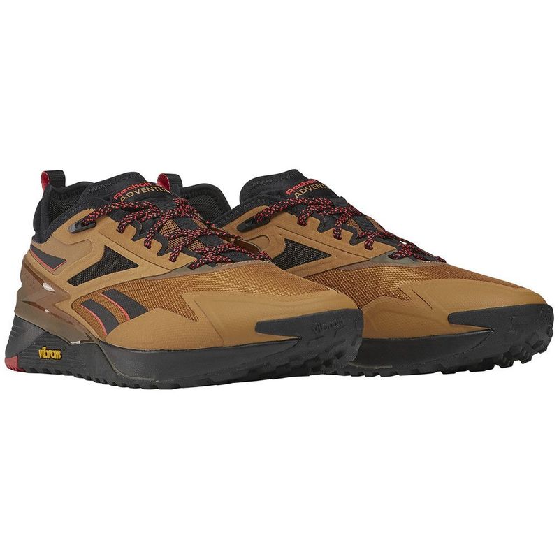 Tenis-reebok-para-hombre-Nano-X3-Adventure-para-entrenamiento-color-cafe.-Par-Alineados