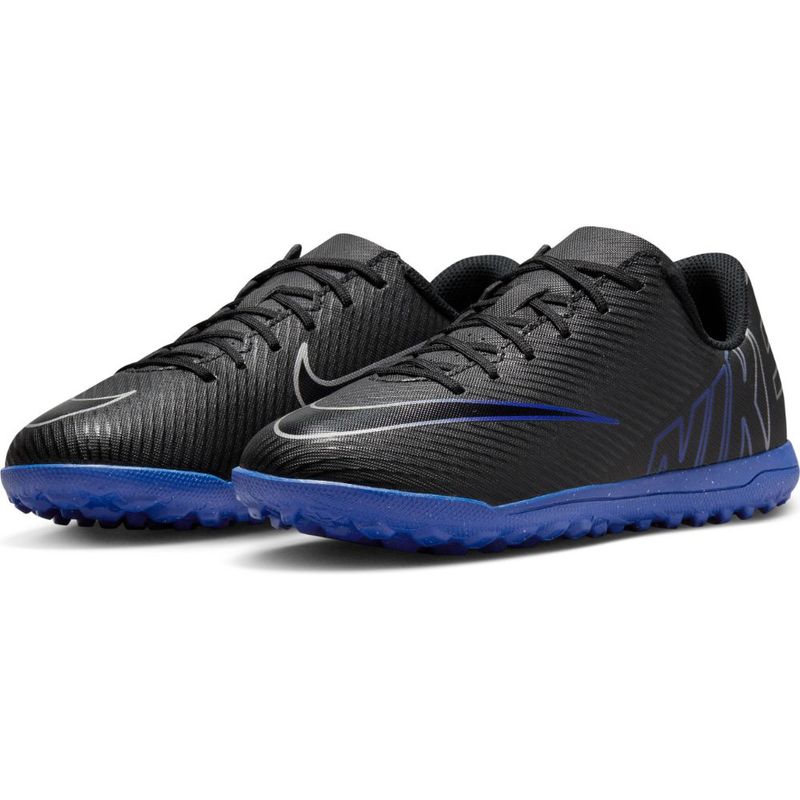 Guayos-nike-para-niño-Jr-Vapor-15-Club-Tf-para-futbol-color-negro.-Par-Alineados