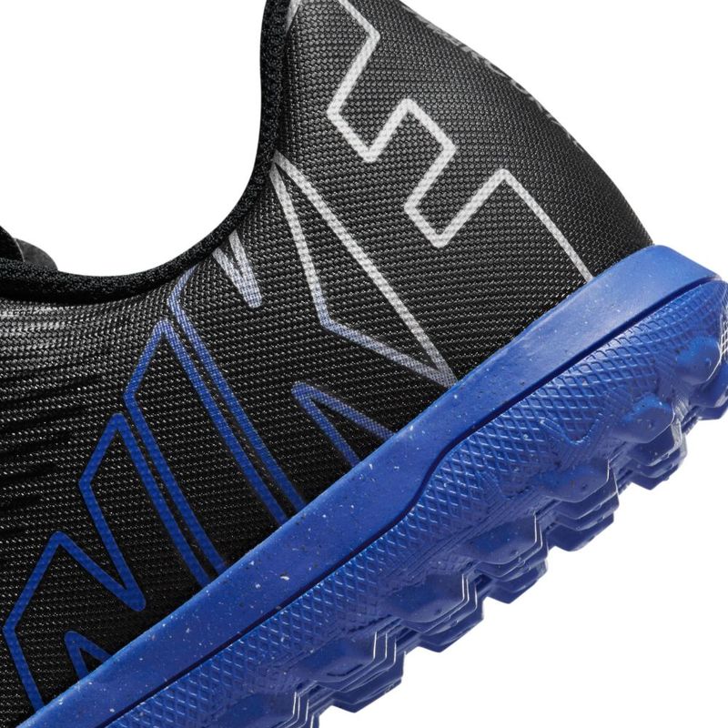 Guayos-nike-para-niño-Jr-Vapor-15-Club-Tf-para-futbol-color-negro.-Detalle-2