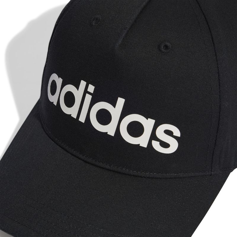 Gorra-adidas-para-hombre-Daily-Cap-para-moda-color-negro.-Detalle-2