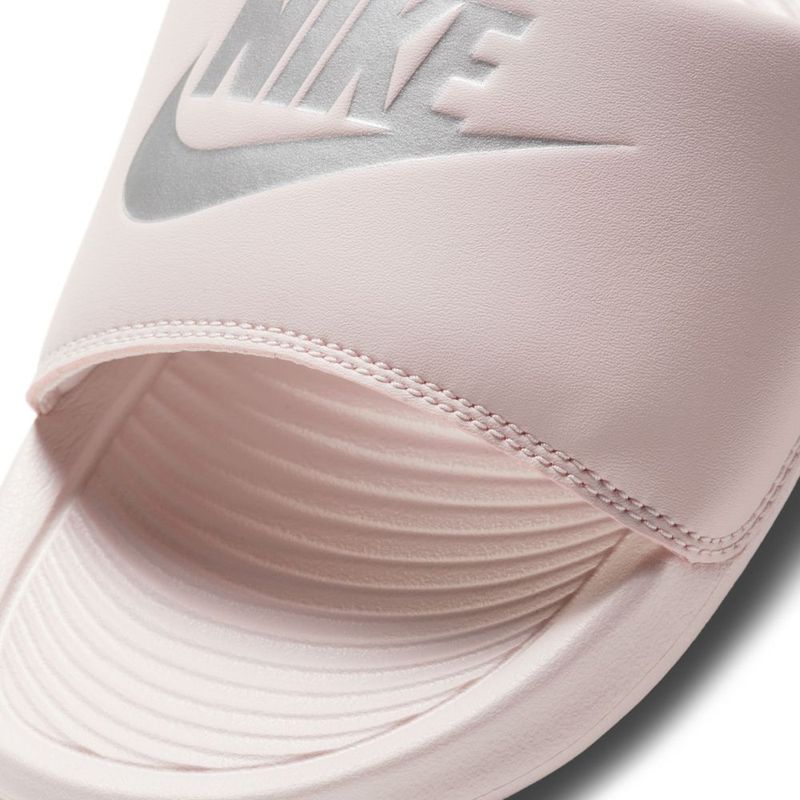 Sandalias-nike-para-mujer-W-Nike-Victori-One-Slide-para-natacion-color-rojo.-Detalle-1