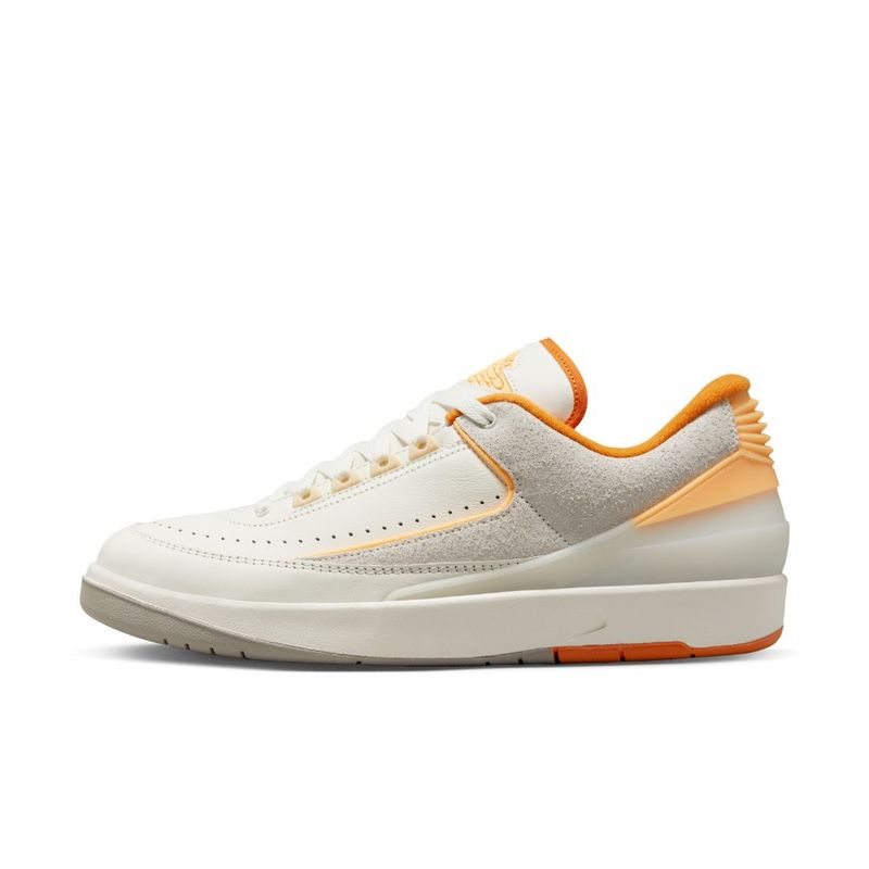 Tenis-nike-para-hombre-Air-Jordan-2-Retro-Low-para-moda-color-beige.-Lateral-Externa-Izquierda