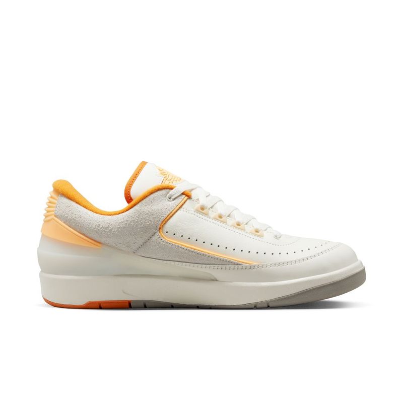 Tenis-nike-para-hombre-Air-Jordan-2-Retro-Low-para-moda-color-beige.-Lateral-Interna-Izquierda