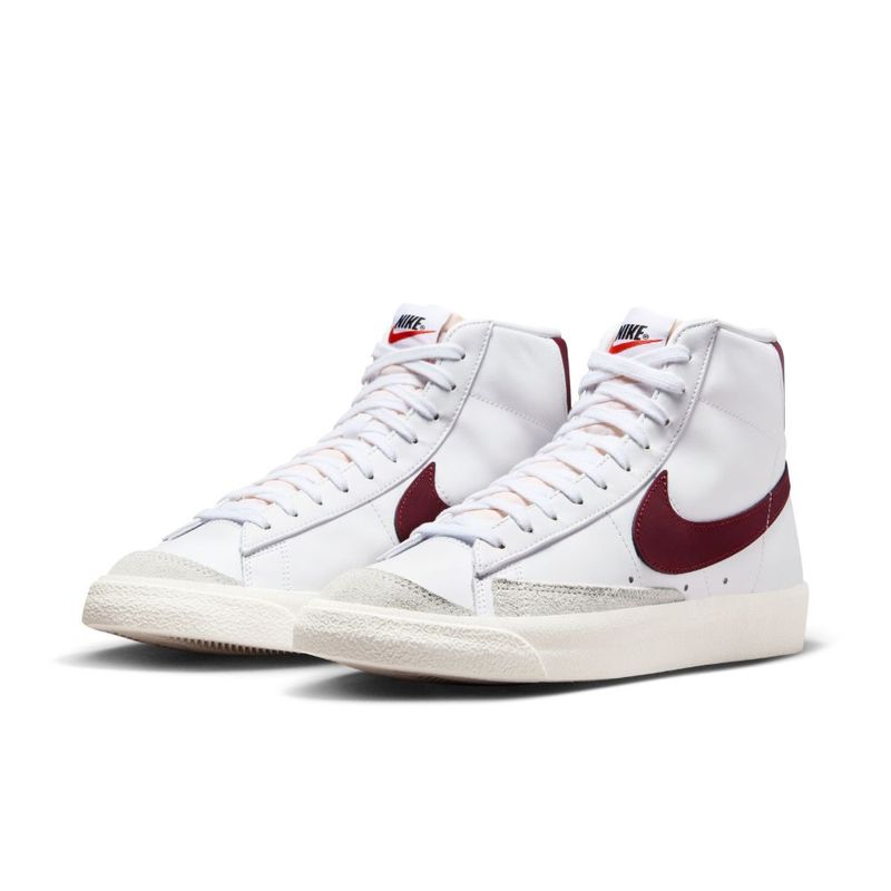 Tenis-nike-para-hombre-Blazer-Mid--77-Vntg-para-moda-color-blanco.-Par-Alineados