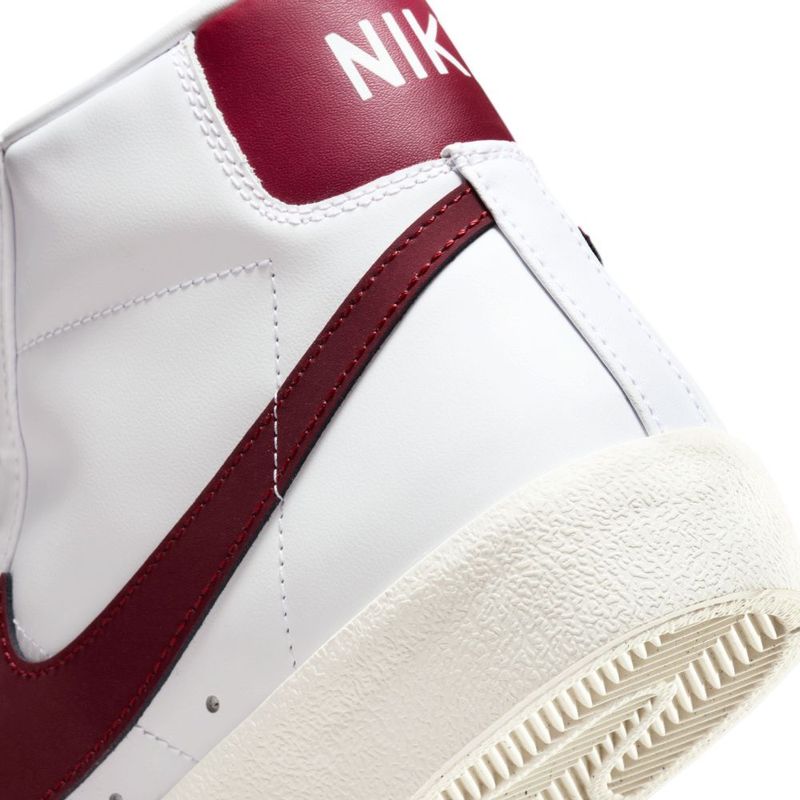 Tenis-nike-para-hombre-Blazer-Mid--77-Vntg-para-moda-color-blanco.-Detalle-2