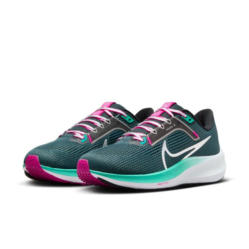 Tenis-nike-para-mujer-W-Nike-Air-Zoom-Pegasus-40-para-correr-color-verde.-Par-Alineados