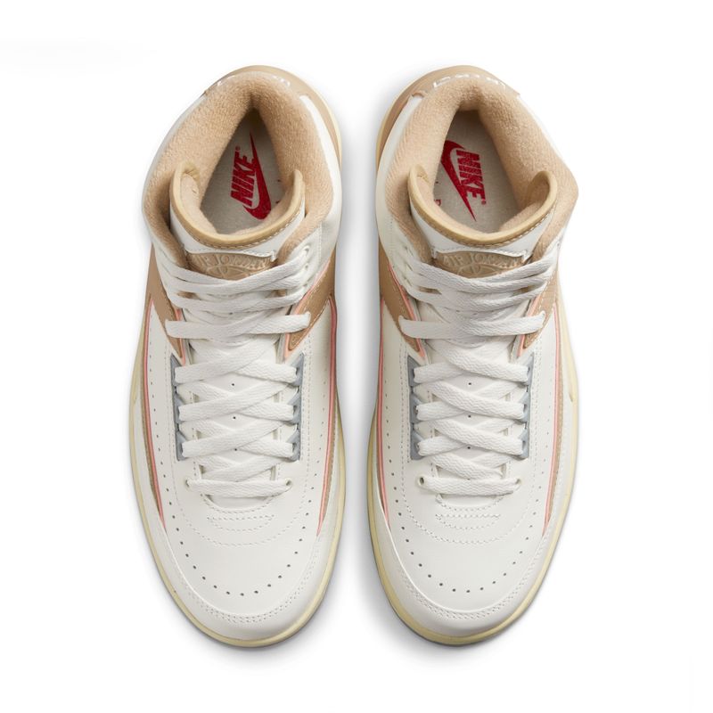 Tenis-nike-para-mujer-Wmns-Air-Jordan-2-Retro-para-moda-color-beige.-Capellada